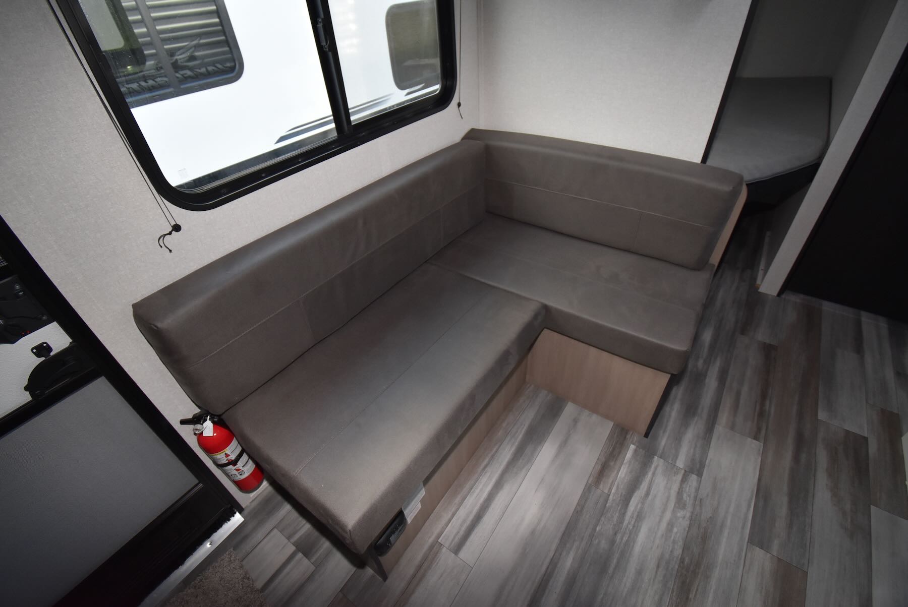 2026-Jayco-Jay-Flight-SLX-172DB-07R8904-17