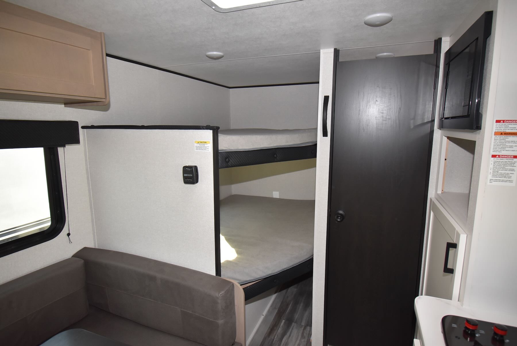 2026-Jayco-Jay-Flight-SLX-172DB-07R8904-25