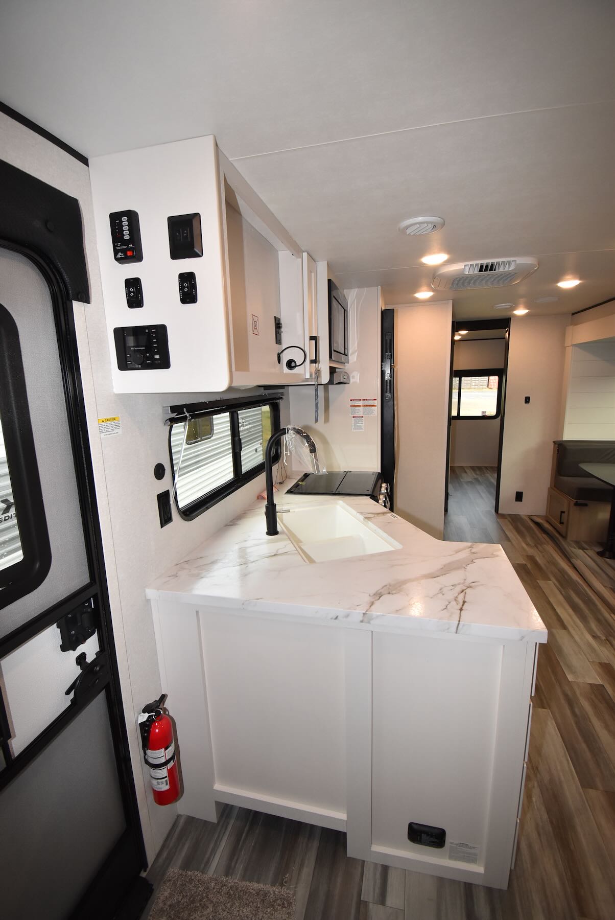 2026-Jayco-Jay-Flight-SLX-325BHT-07R8903-15