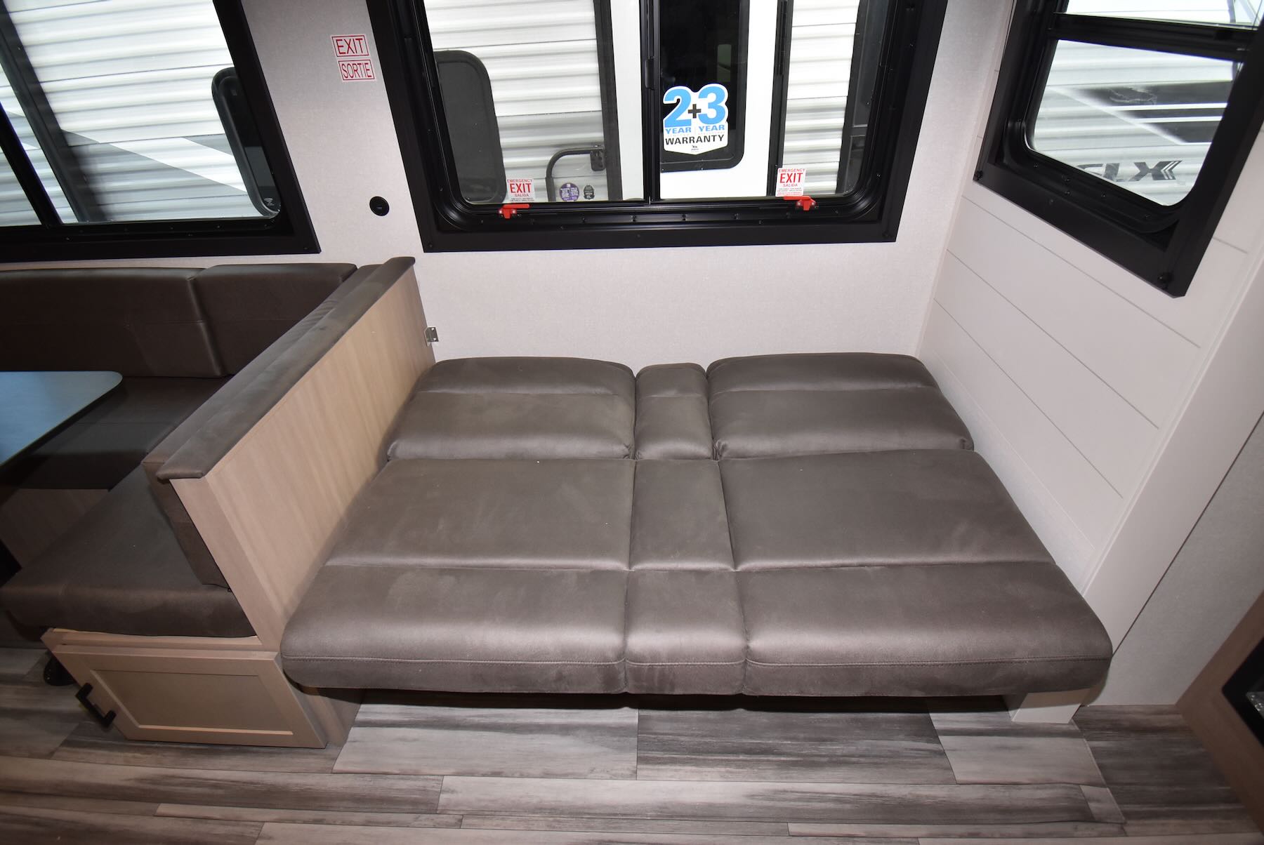 2026-Jayco-Jay-Flight-SLX-325BHT-07R8903-21