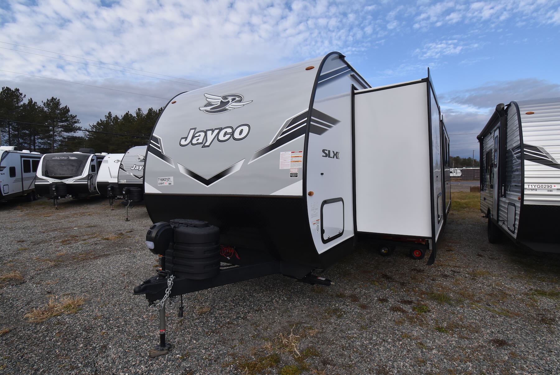 2026-Jayco-Jay-Flight-SLX-325BHT-07R8903-57