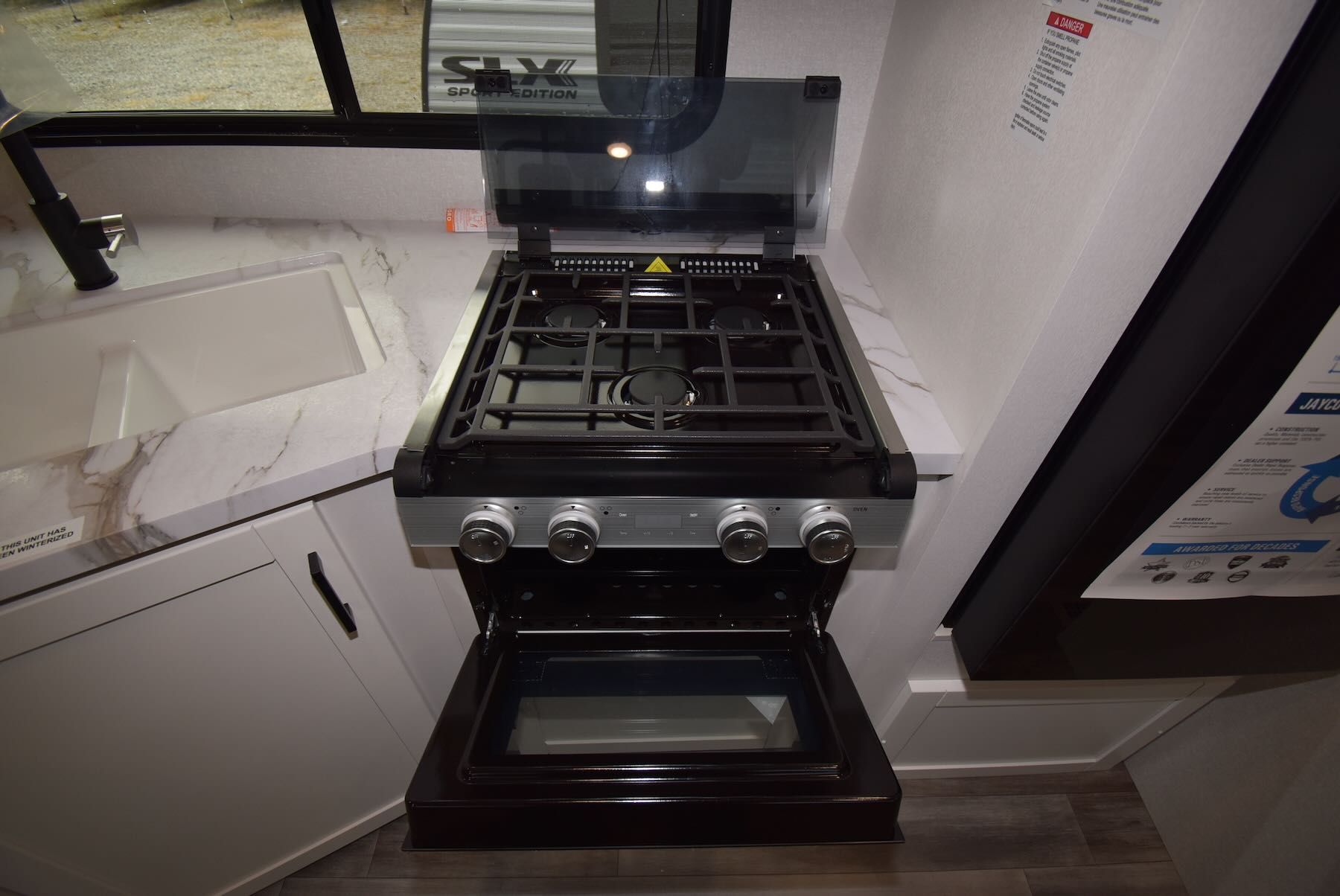 2026-Jayco-Jay-Flight-SLX-325BHT-07R8903-8