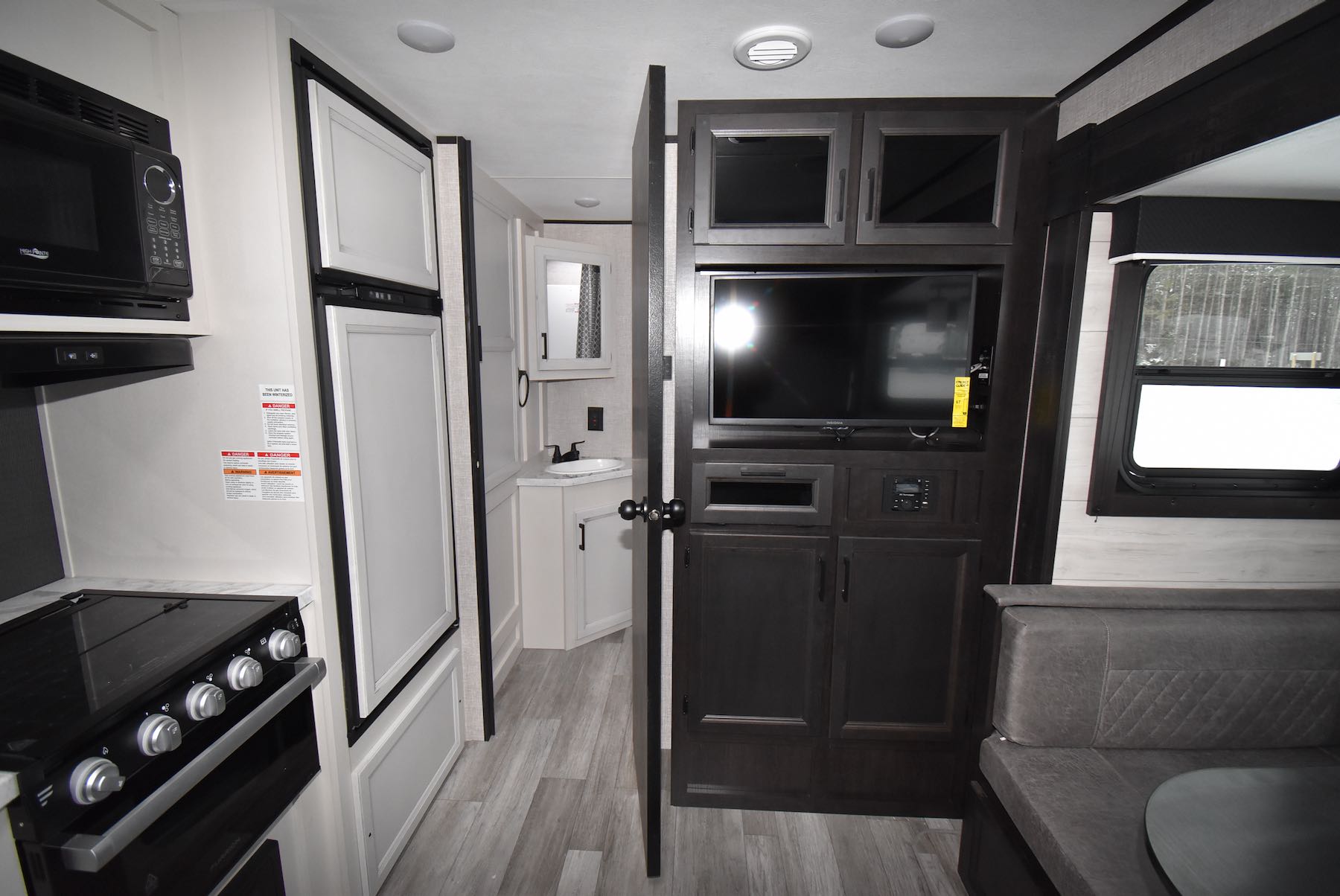 2022-Jayco-Jay-Flight-24RBS-07L8120-31