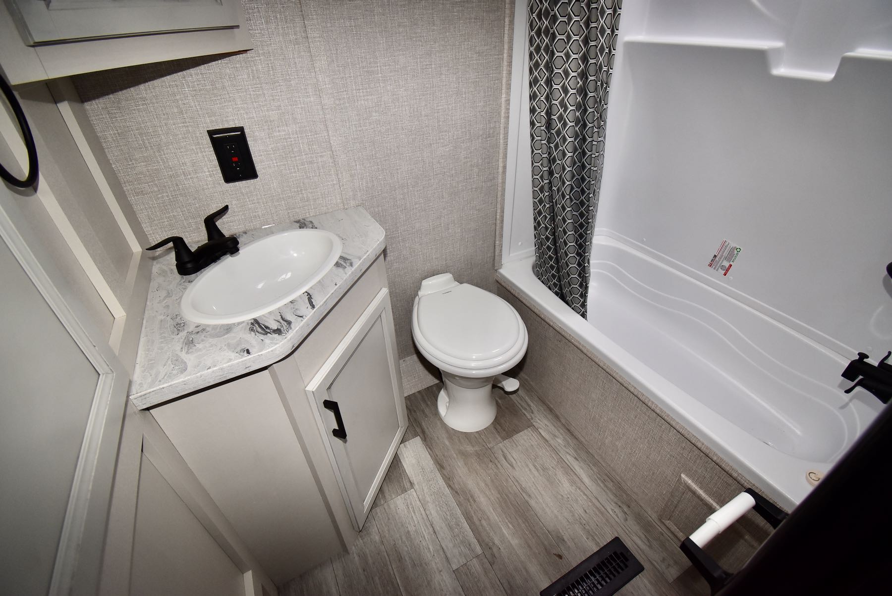 2022-Jayco-Jay-Flight-24RBS-07L8120-33