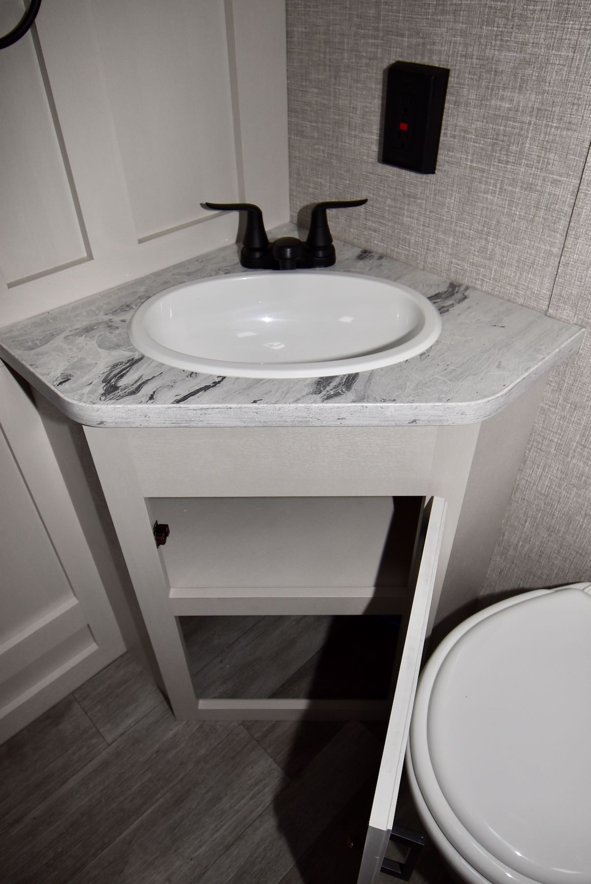 2022-Jayco-Jay-Flight-24RBS-07L8120-36