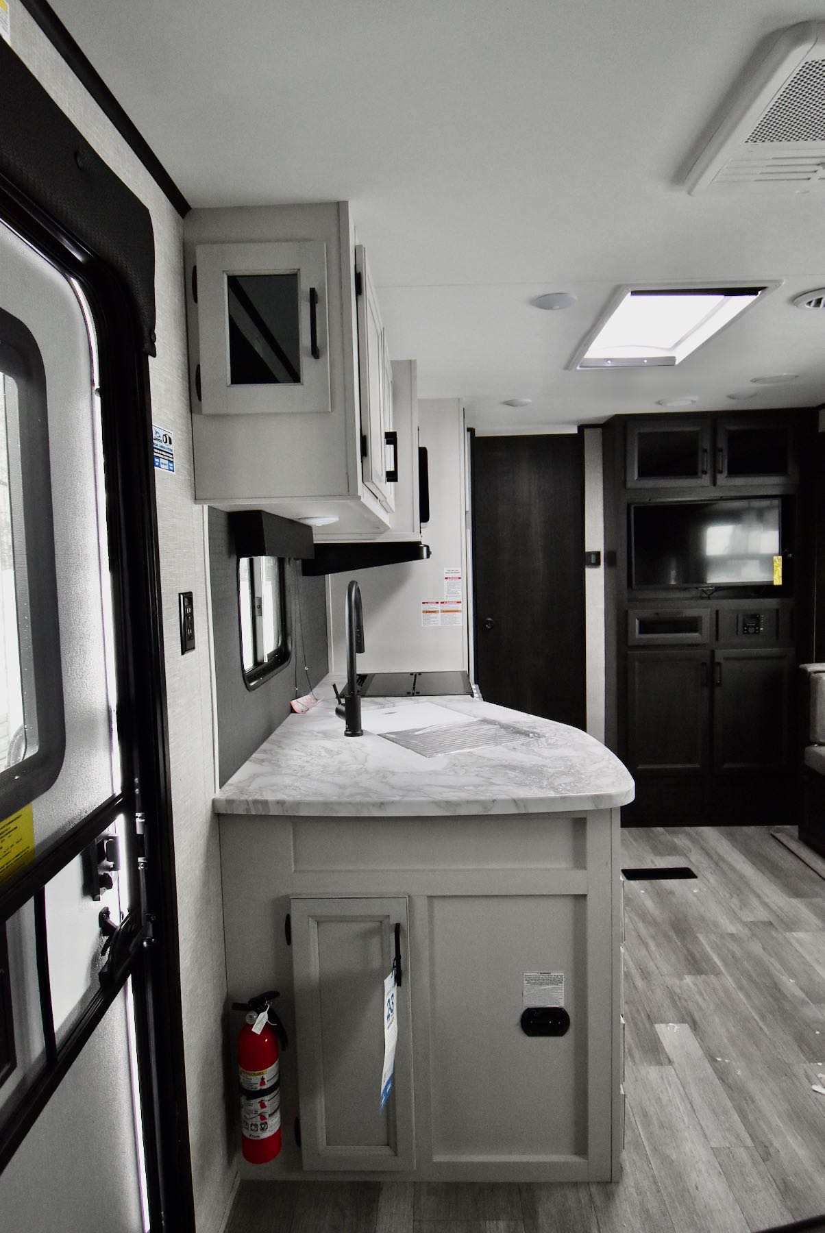 2022-Jayco-Jay-Flight-24RBS-07L8120-5