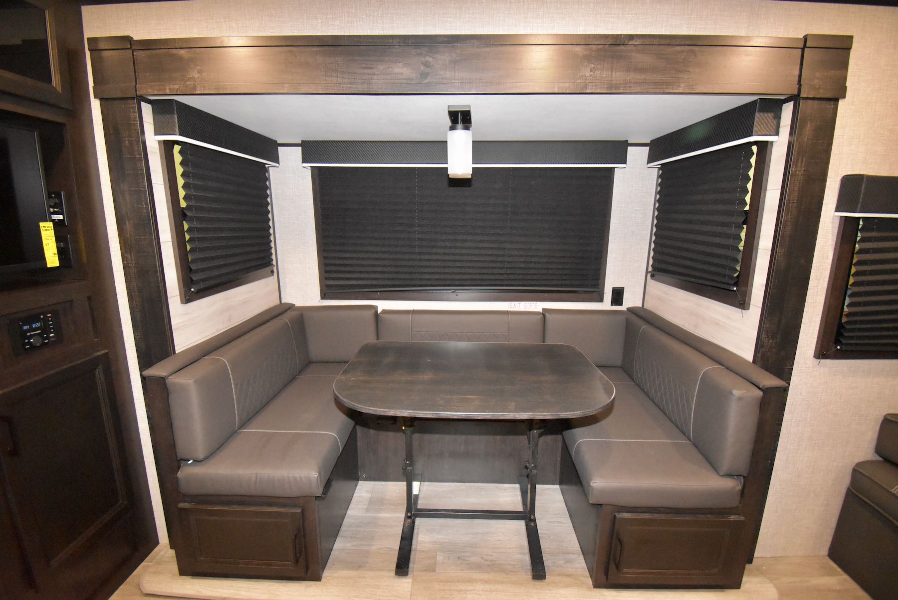 2022-Jayco-Jay-Flight-24RBS-07L8137-16