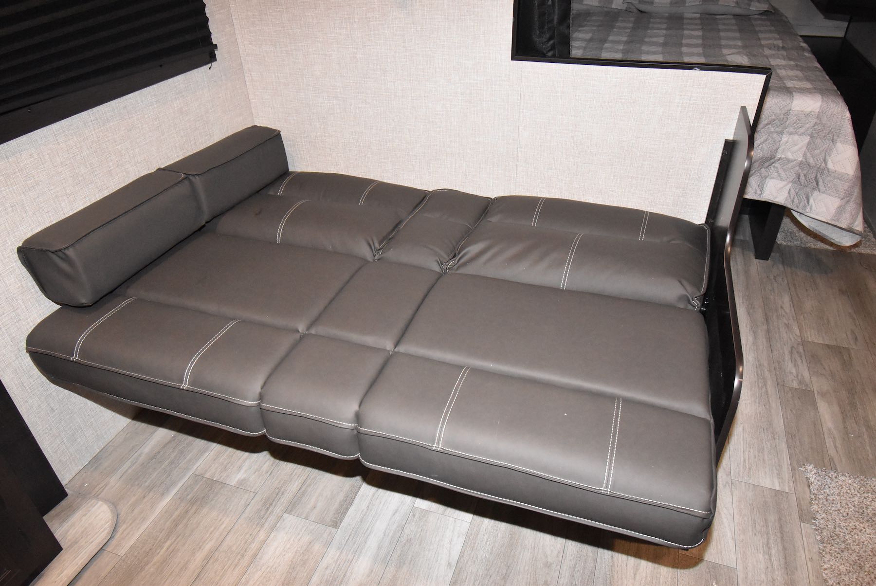 2022-Jayco-Jay-Flight-24RBS-07L8137-23