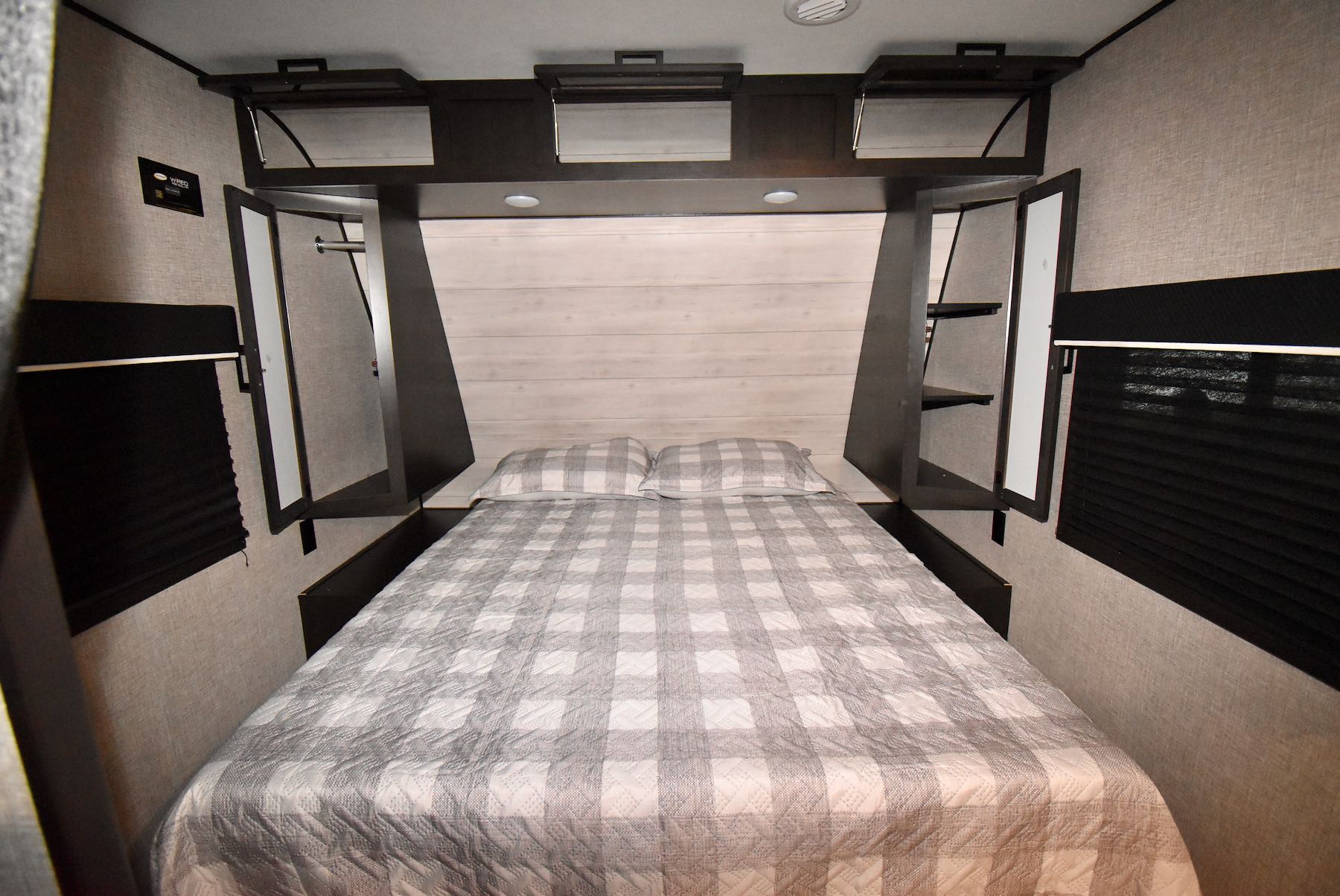 2022-Jayco-Jay-Flight-24RBS-07L8137-26