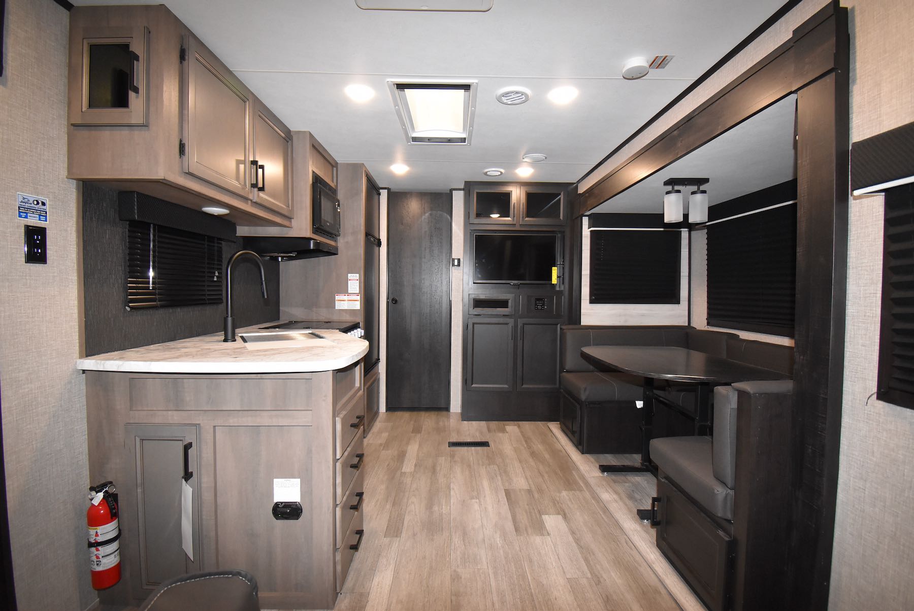 2022-Jayco-Jay-Flight-24RBS-07L8137-3