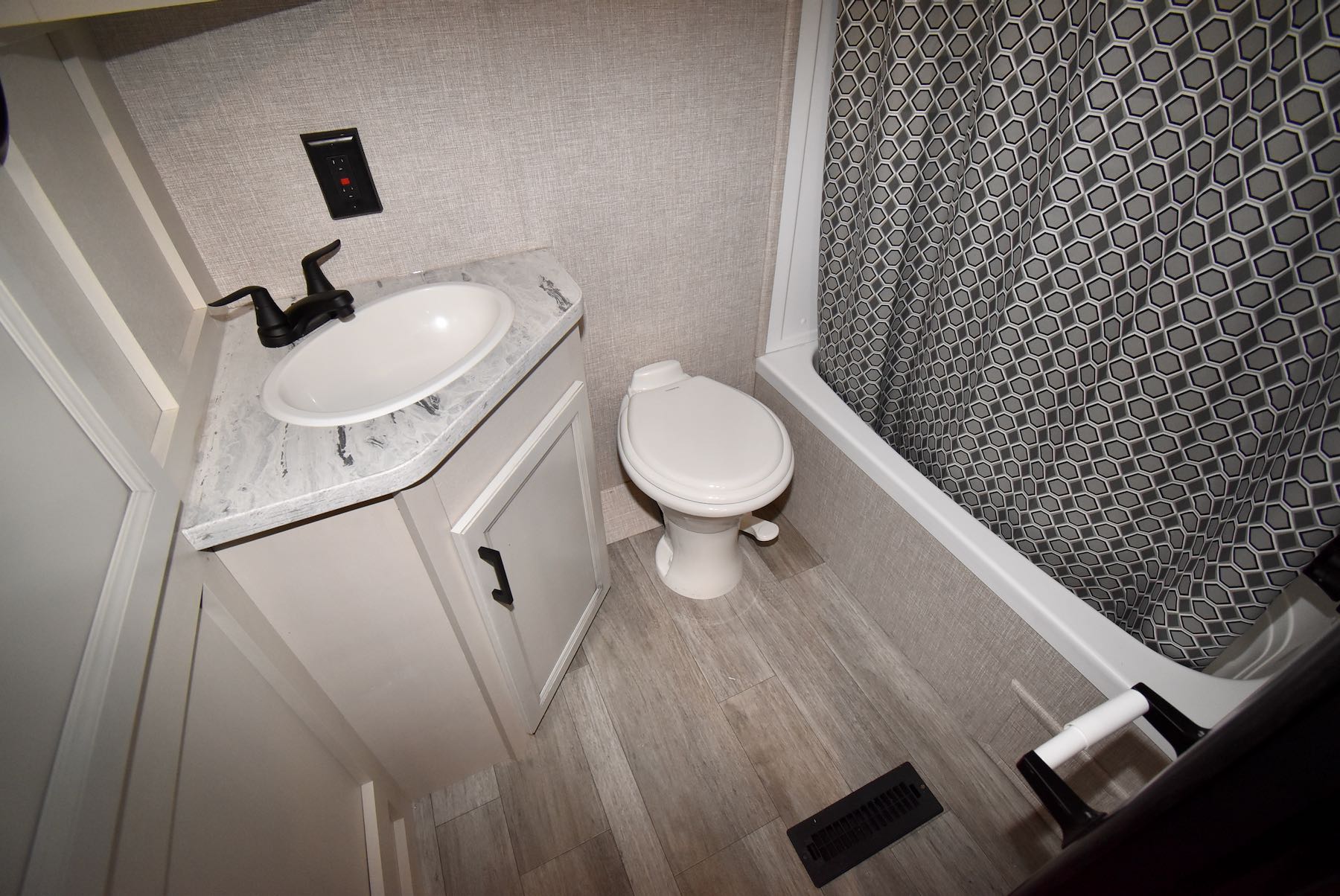 2022-Jayco-Jay-Flight-24RBS-07L8137-34