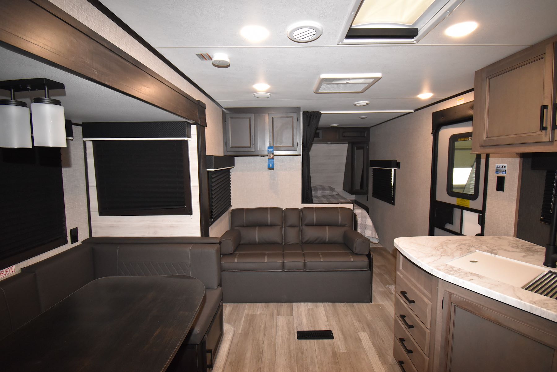 2022-Jayco-Jay-Flight-24RBS-07L8137-4