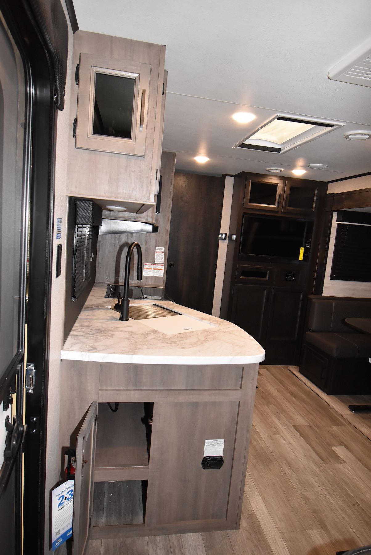 2022-Jayco-Jay-Flight-24RBS-07L8137-6