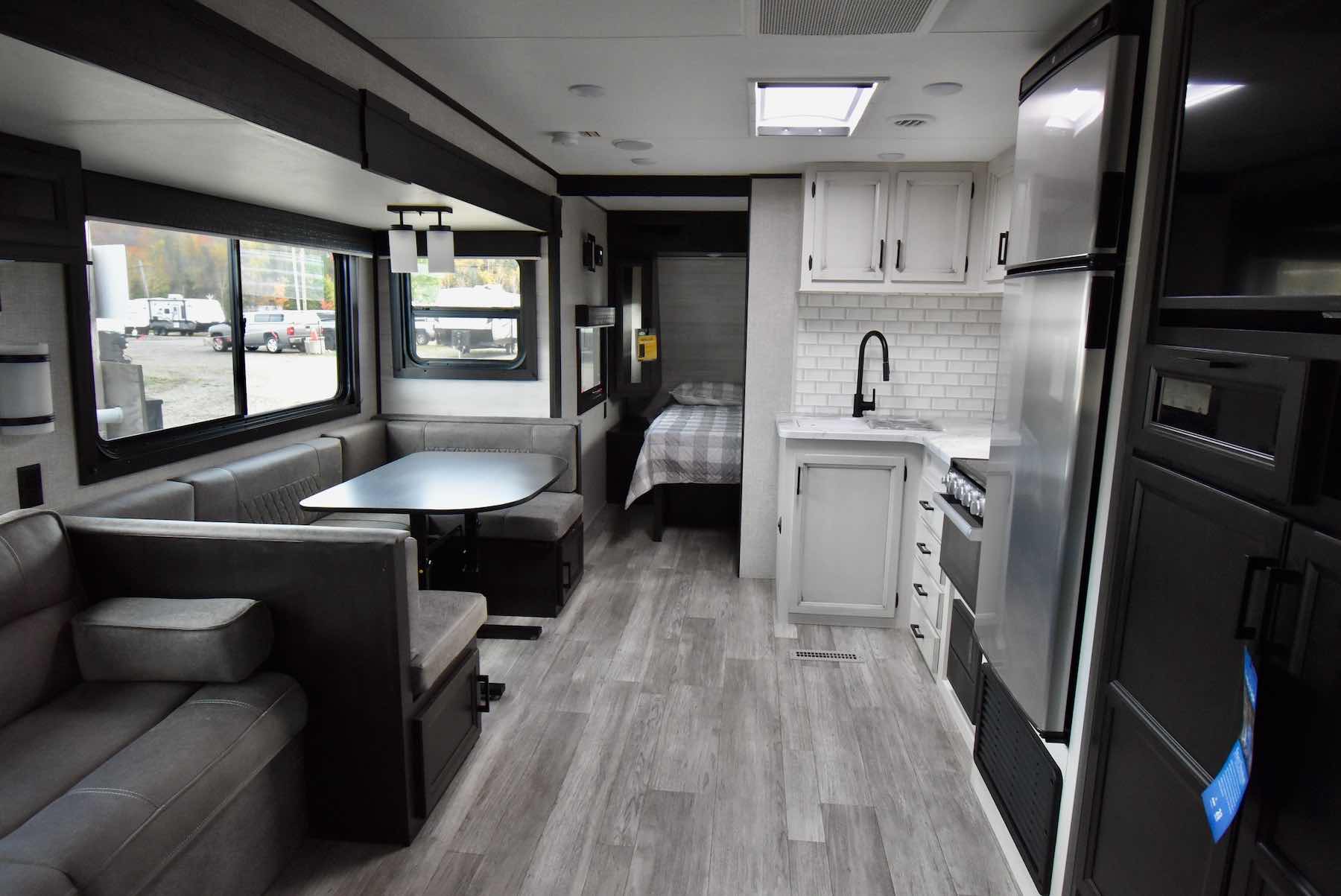 2022-Jayco-Jay-Flight-28BHS-07L8177-12