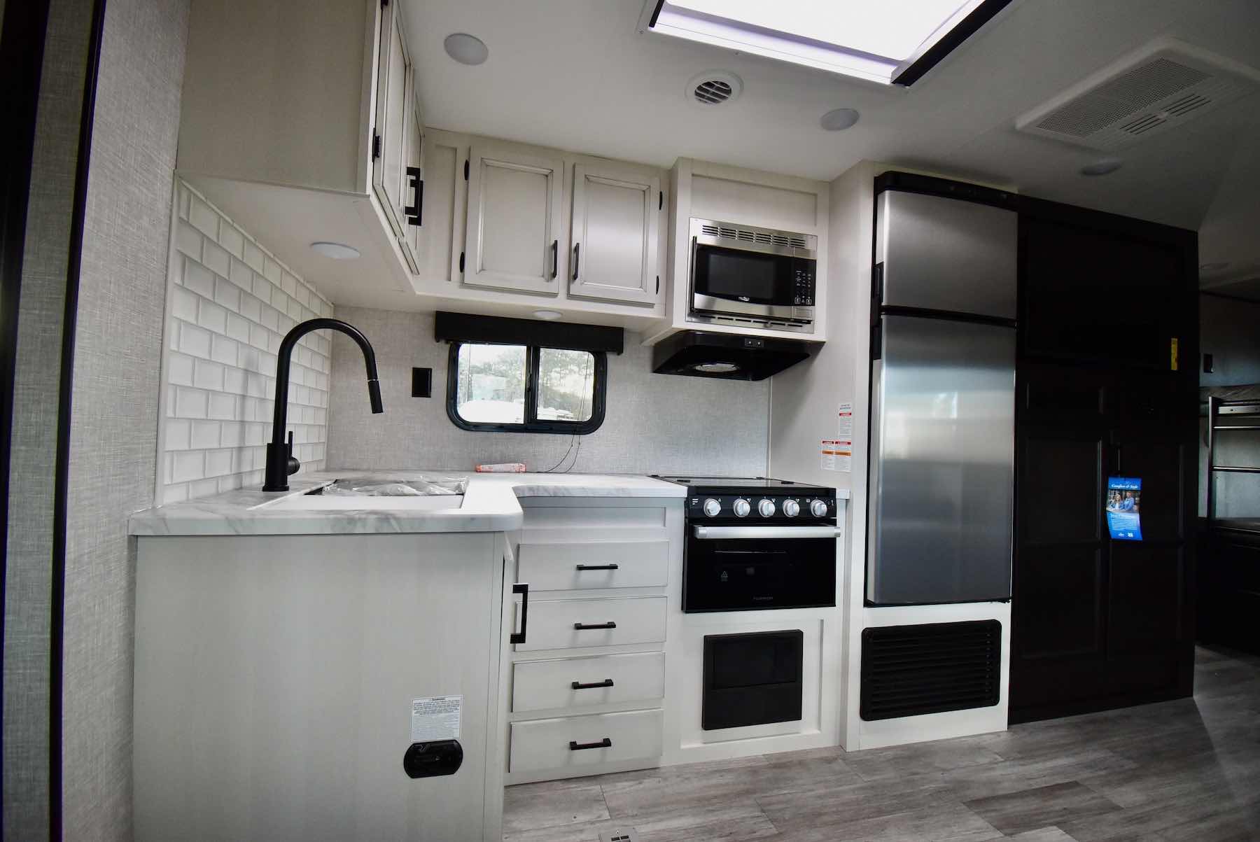 2022-Jayco-Jay-Flight-28BHS-07L8177-14