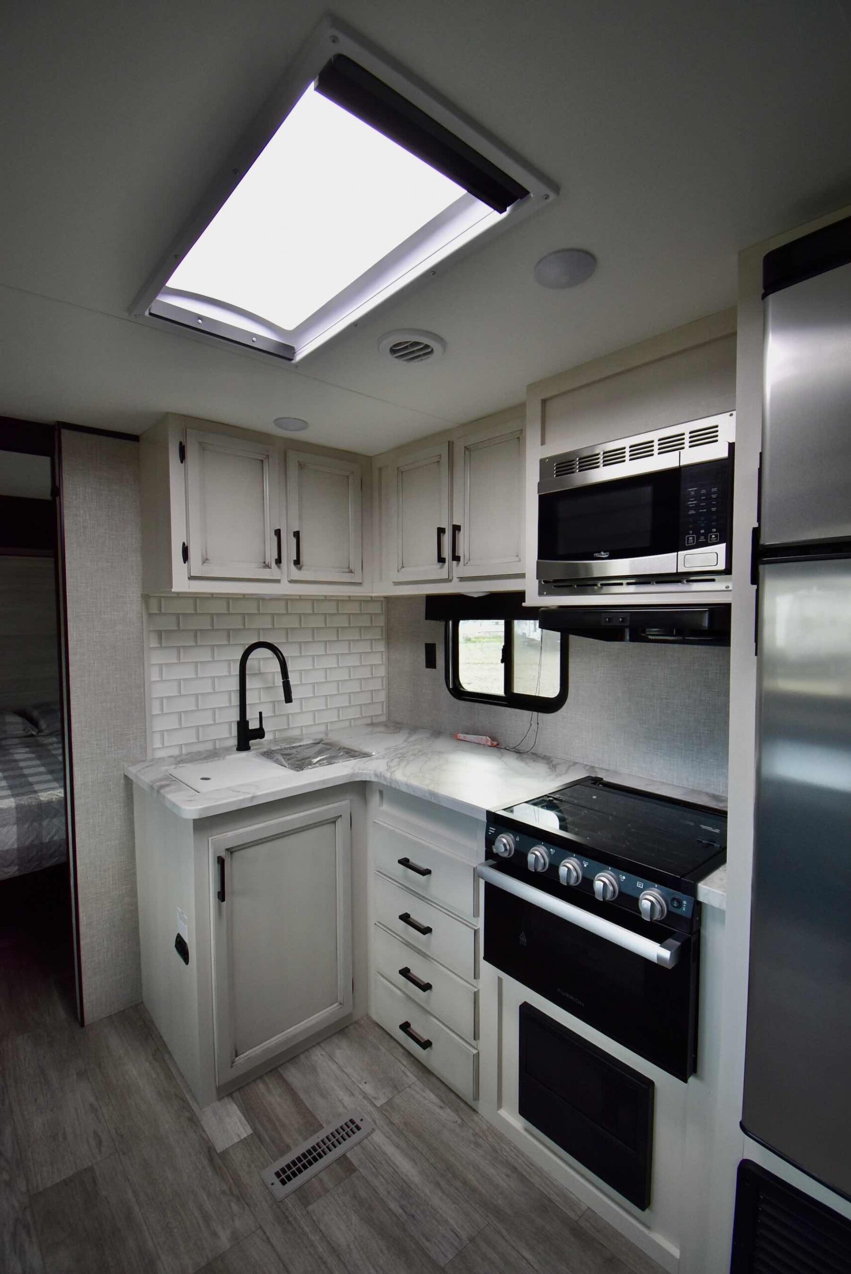 2022-Jayco-Jay-Flight-28BHS-07L8177-16