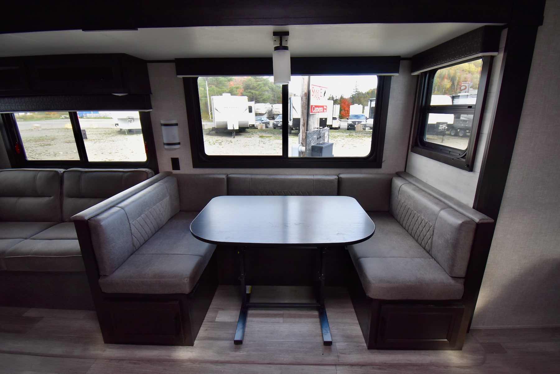 2022-Jayco-Jay-Flight-28BHS-07L8177-28