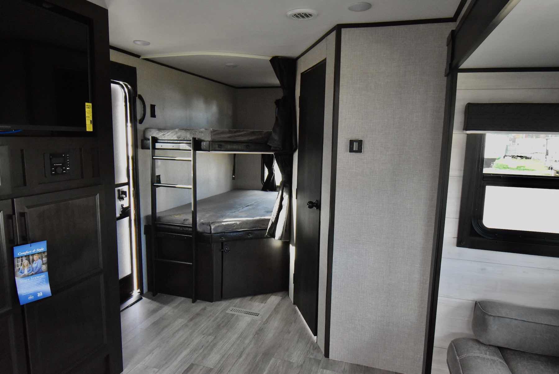 2022-Jayco-Jay-Flight-28BHS-07L8177-40