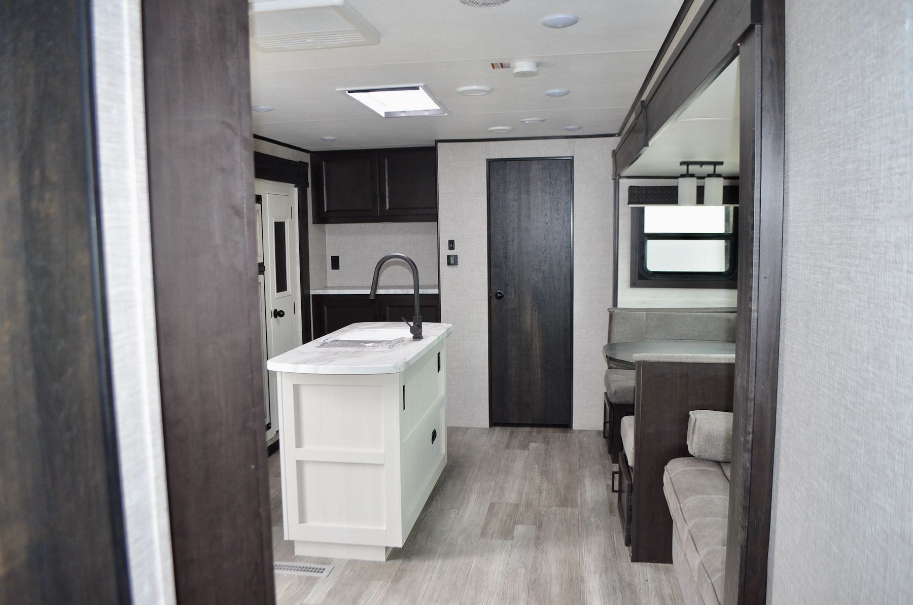 2022-Jayco-Jay-Flight-33RBTS-07L8321-3