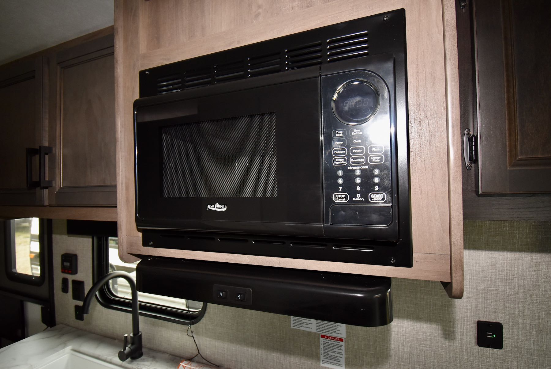 2023-Jayco-Jay-Flight-212QB-07M8215-17