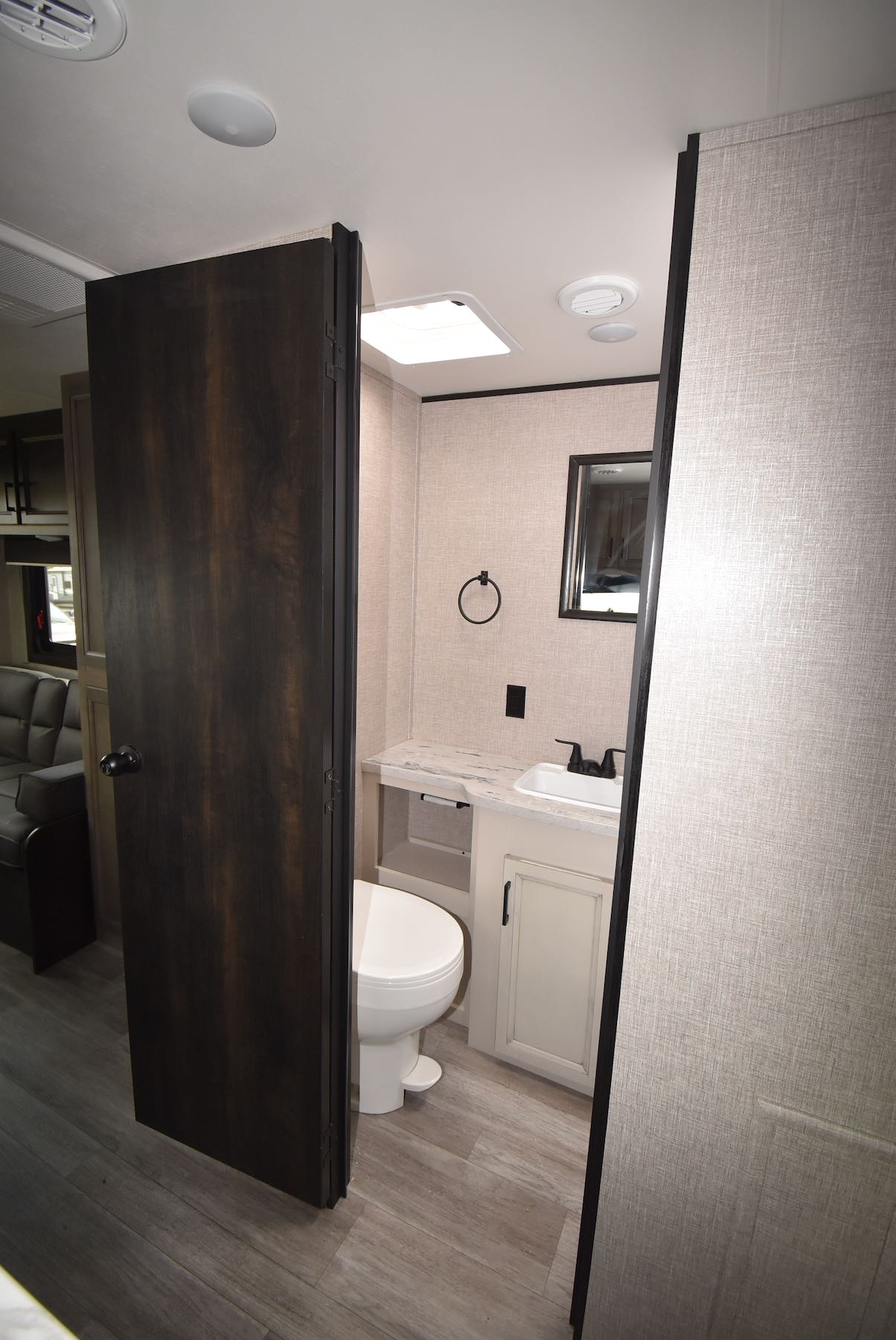 2023-Jayco-Jay-Flight-212QB-07M8215-40