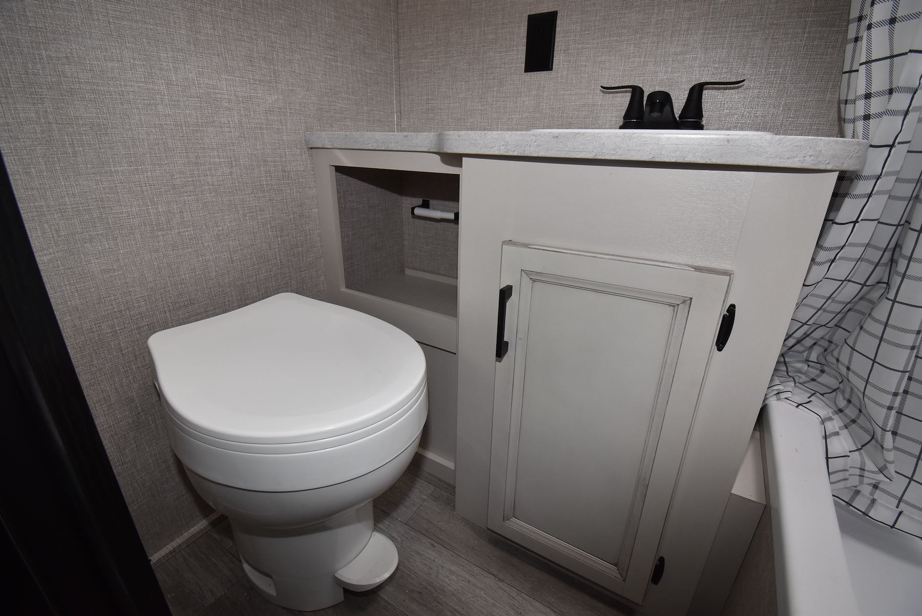 2023-Jayco-Jay-Flight-212QB-07M8215-47