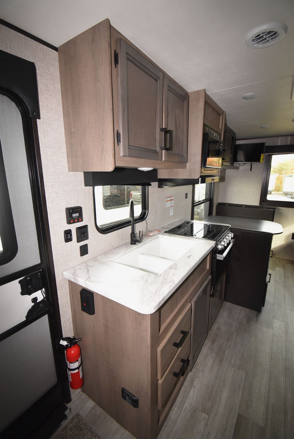 2023-Jayco-Jay-Flight-212QB-07M8215-7