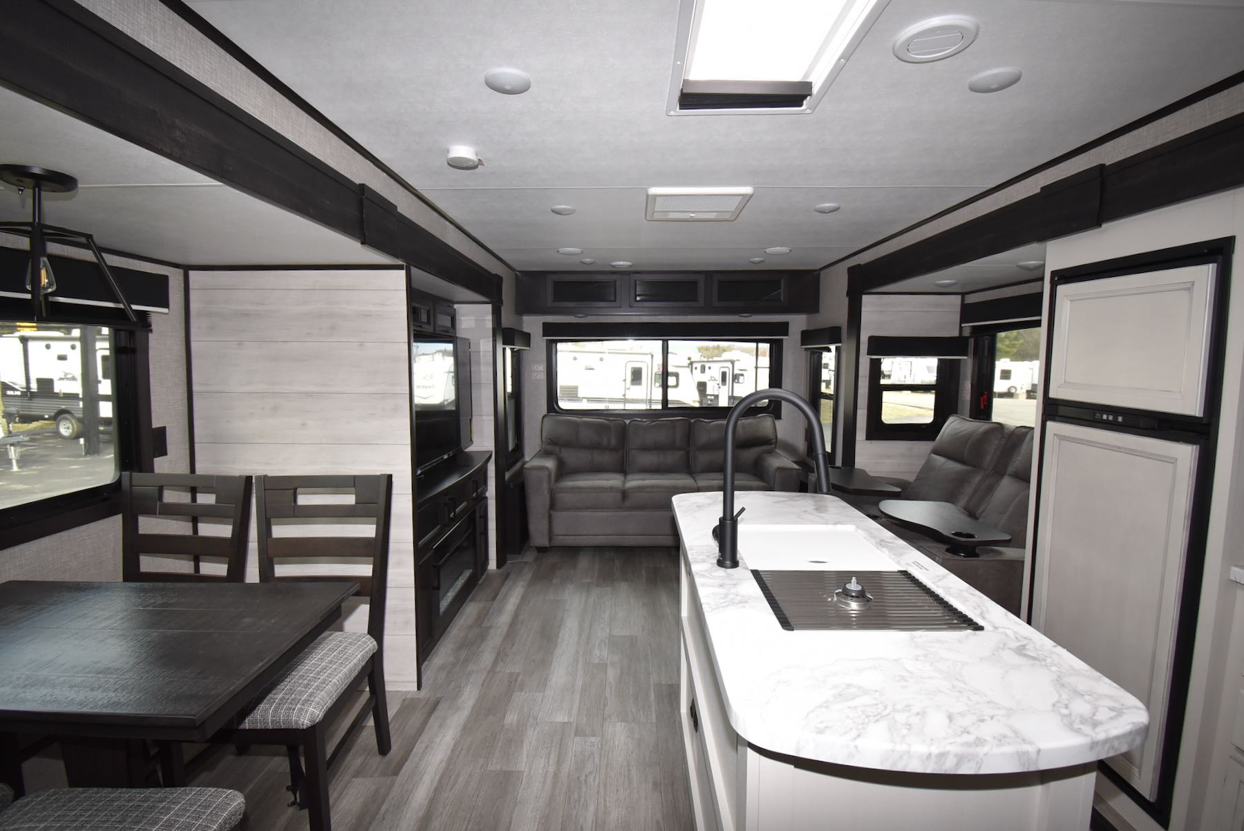 2023-Jayco-Jay-Flight-34RLOK-07M8396-3