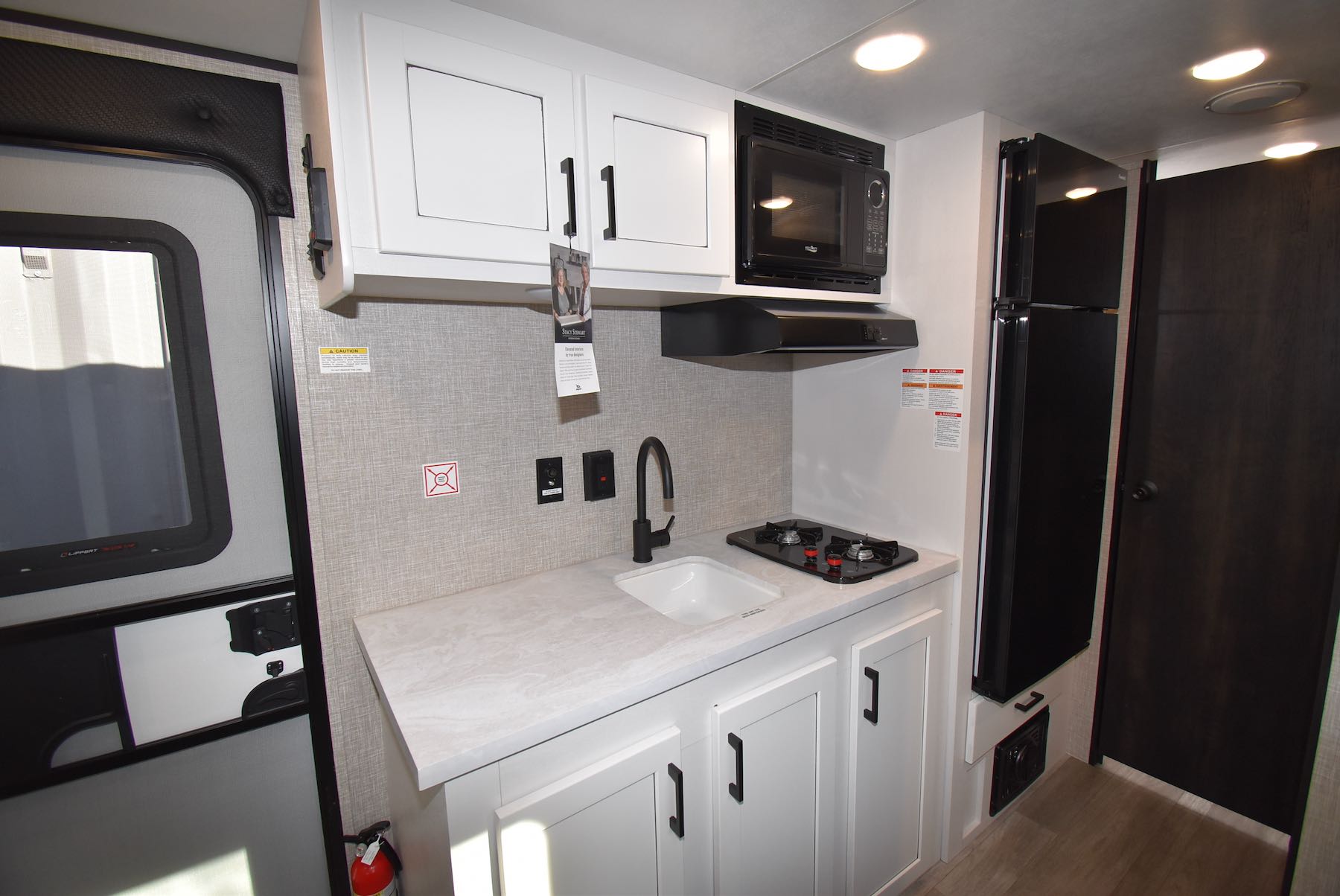 2024-Jayco-Jay-Flight-SLX-174BH-07N8517-5