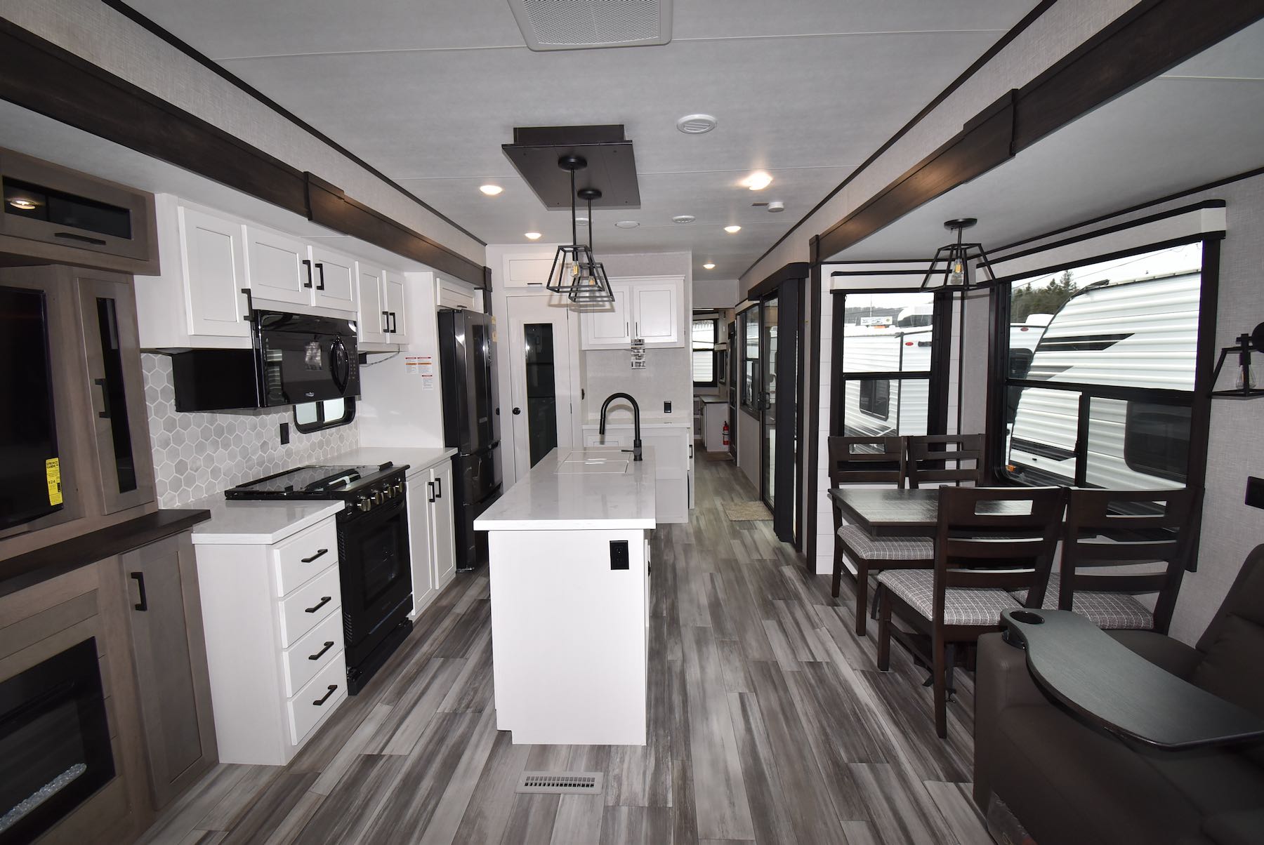 NEW 2024 Jayco Jay Flight Bungalow 40RLTS - Christie's RV
