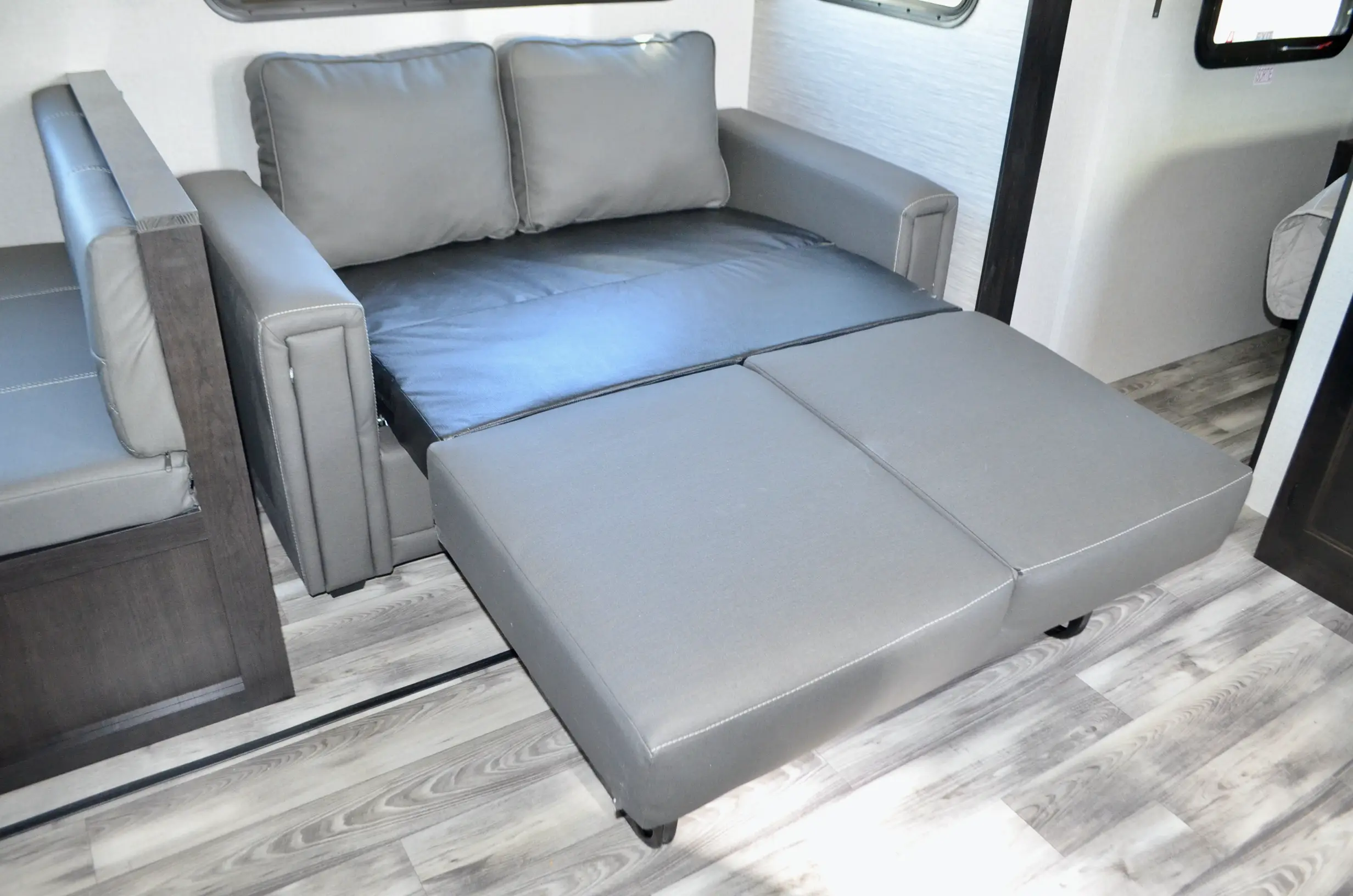 2022-Starcraft-Super-Lite-261BH-07K8184-29