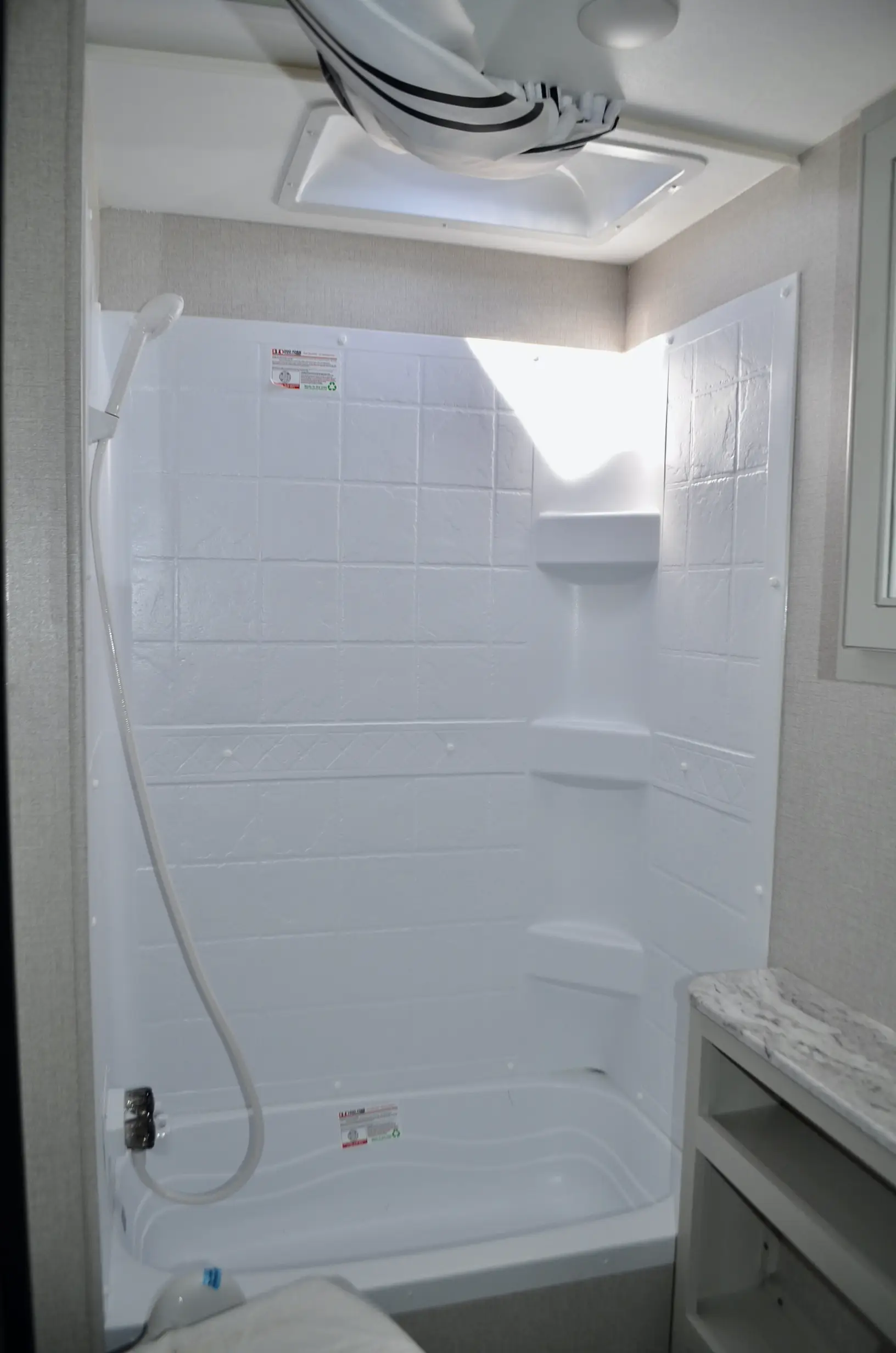 2022-Starcraft-Super-Lite-261BH-07K8184-49