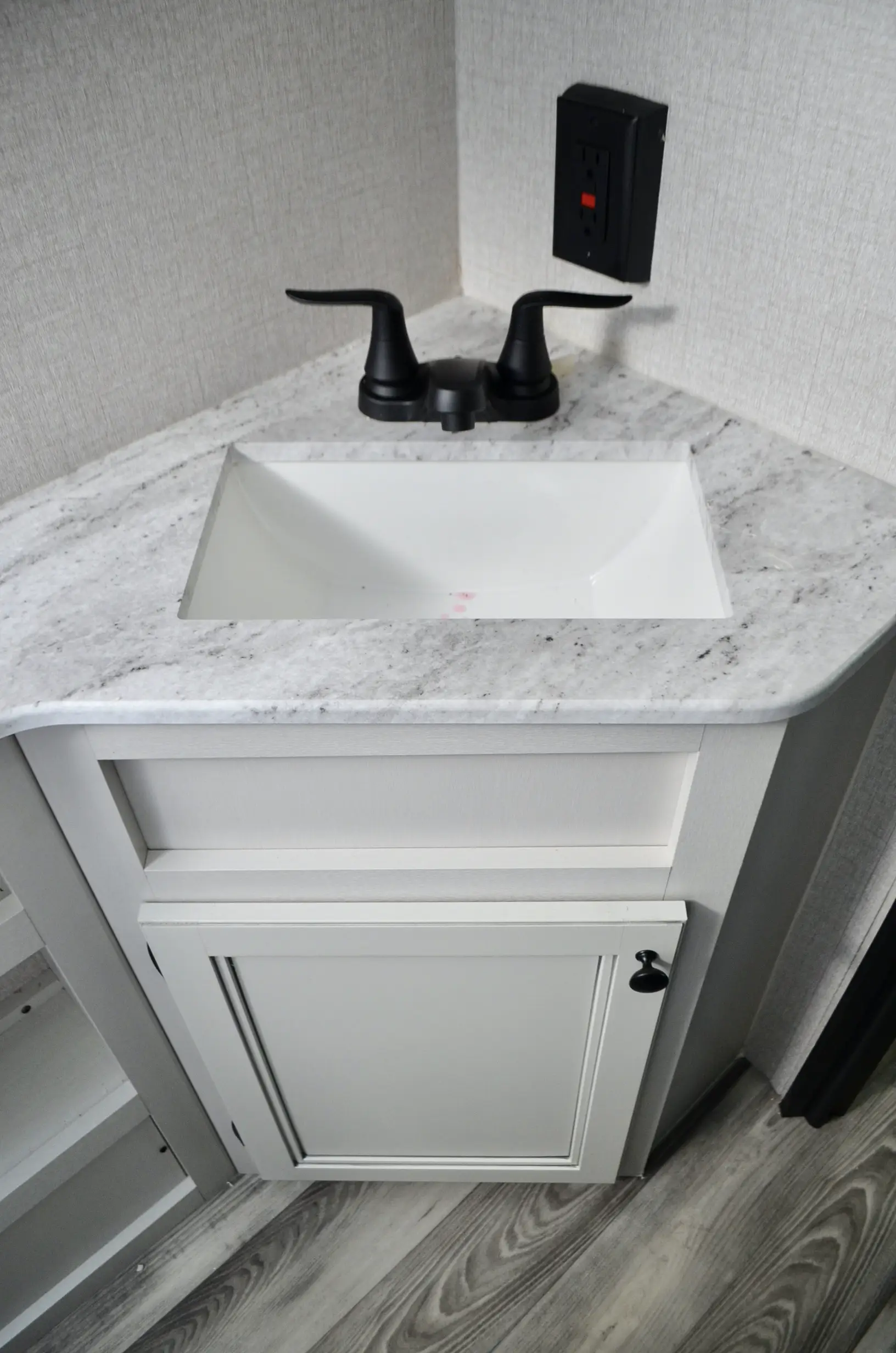 2022-Starcraft-Super-Lite-261BH-07K8184-51