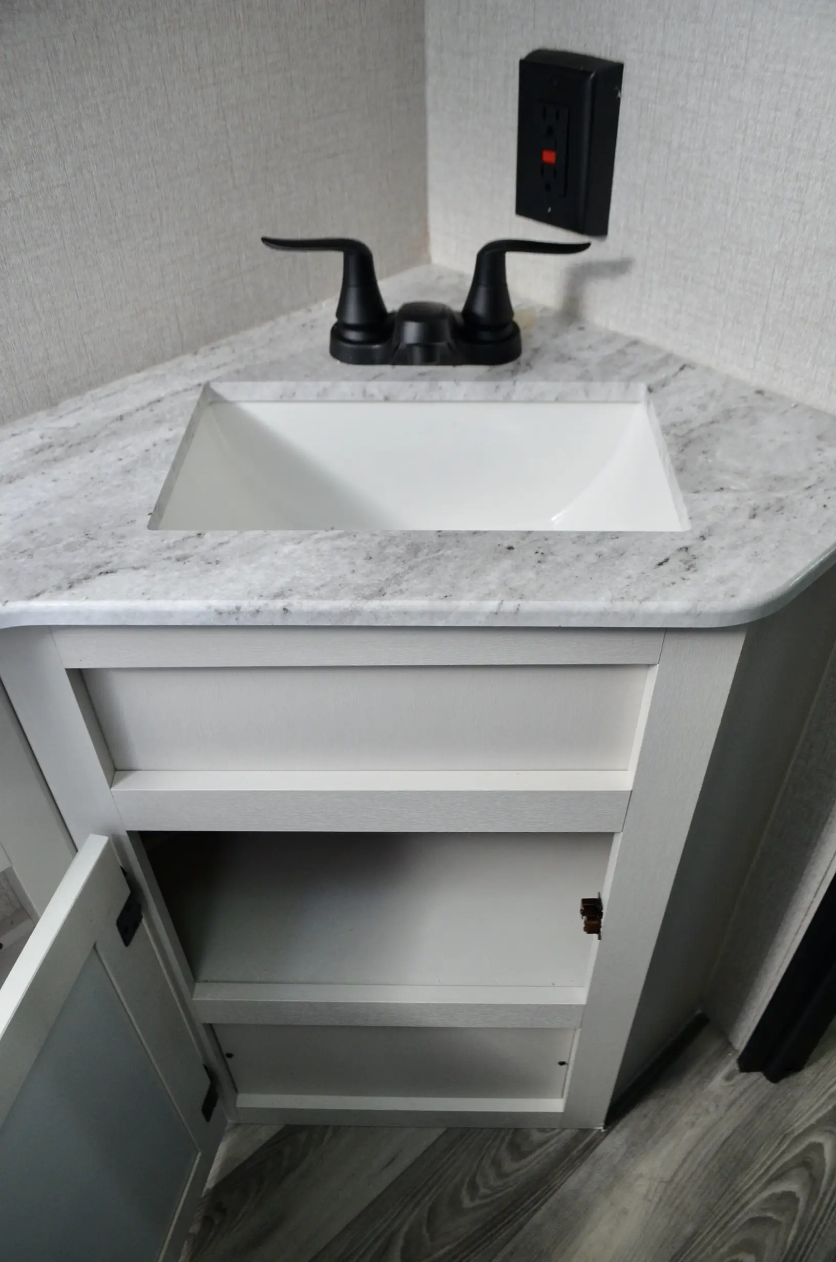 2022-Starcraft-Super-Lite-261BH-07K8184-52