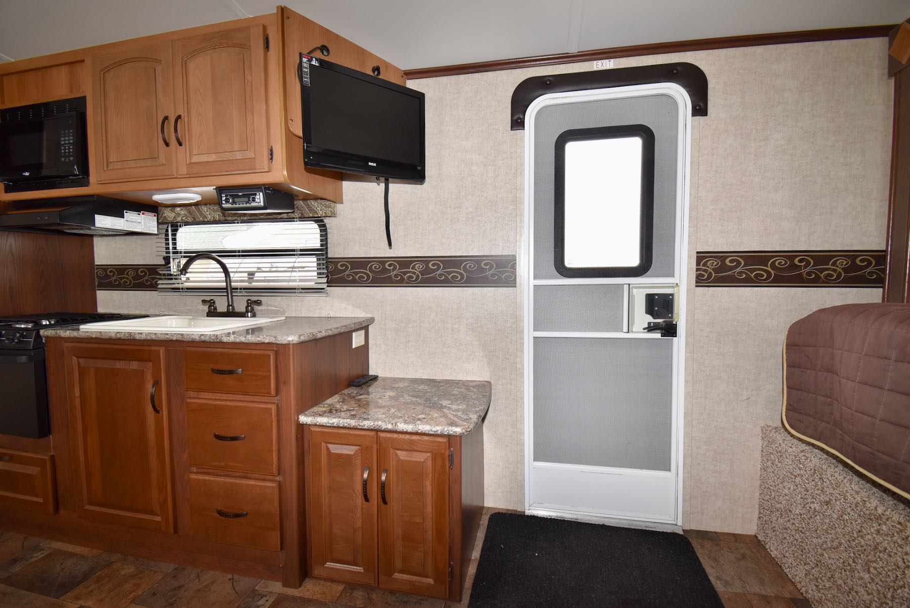 2014-Keystone-Outback-250RS-21L8266-14