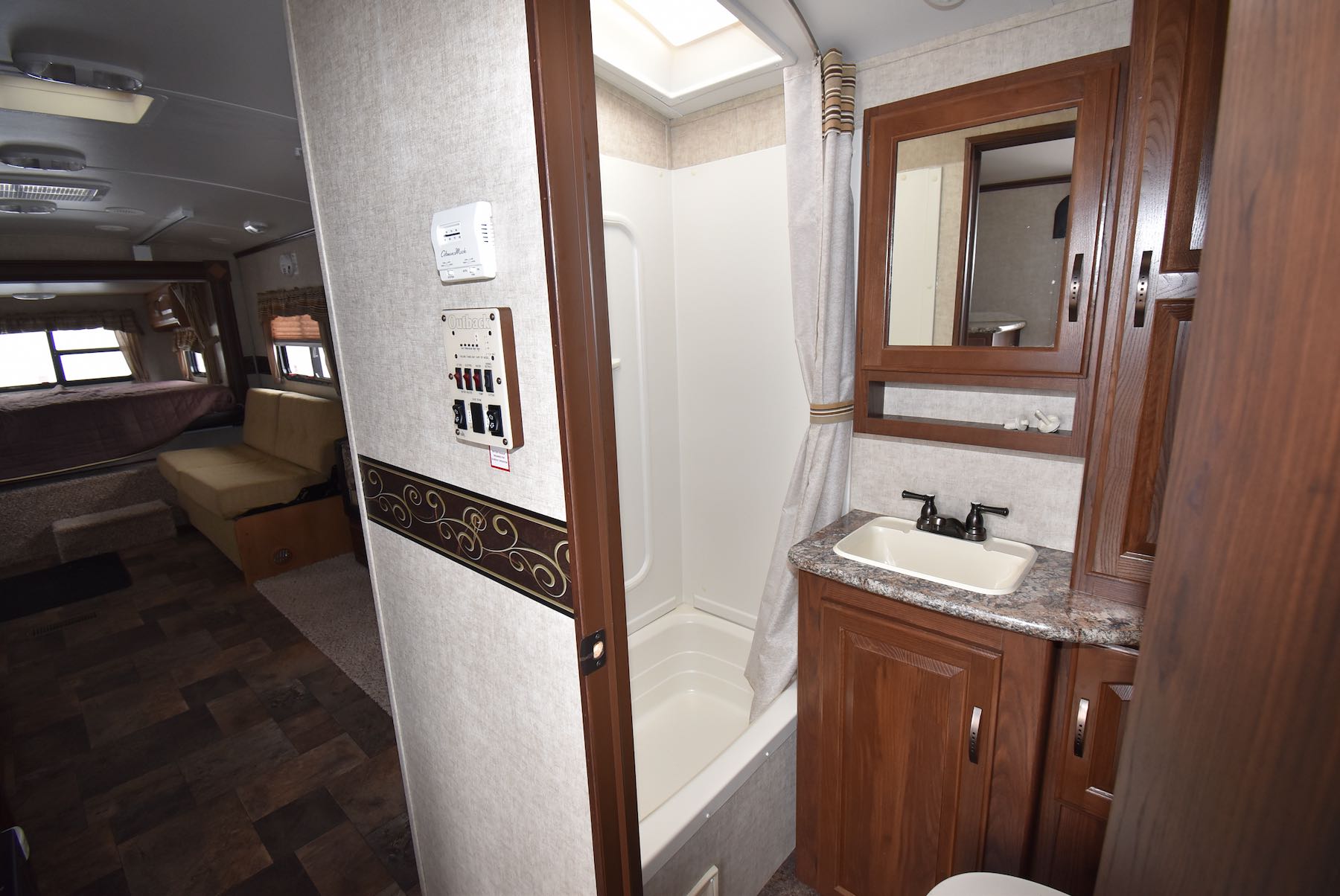 2014-Keystone-Outback-250RS-21L8266-25