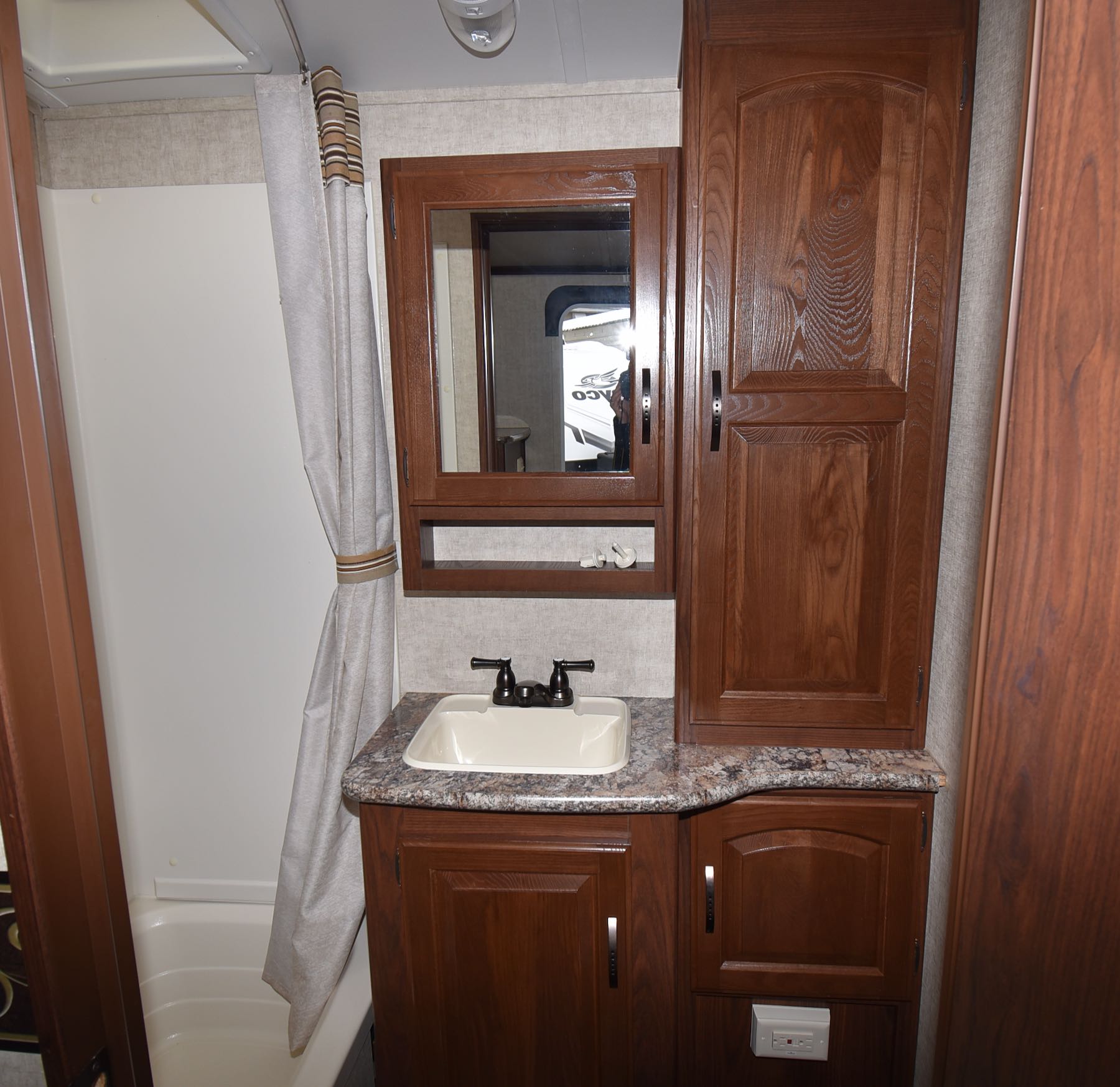 2014-Keystone-Outback-250RS-21L8266-28