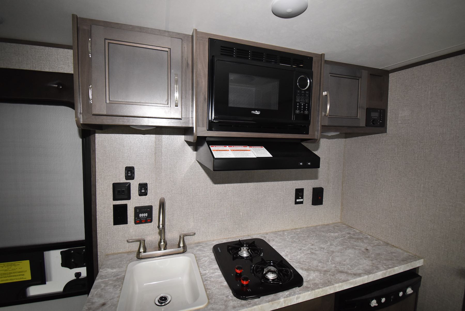 2021-Jayco-Jay-Flight-SLX-7-183RB-21N8550-10