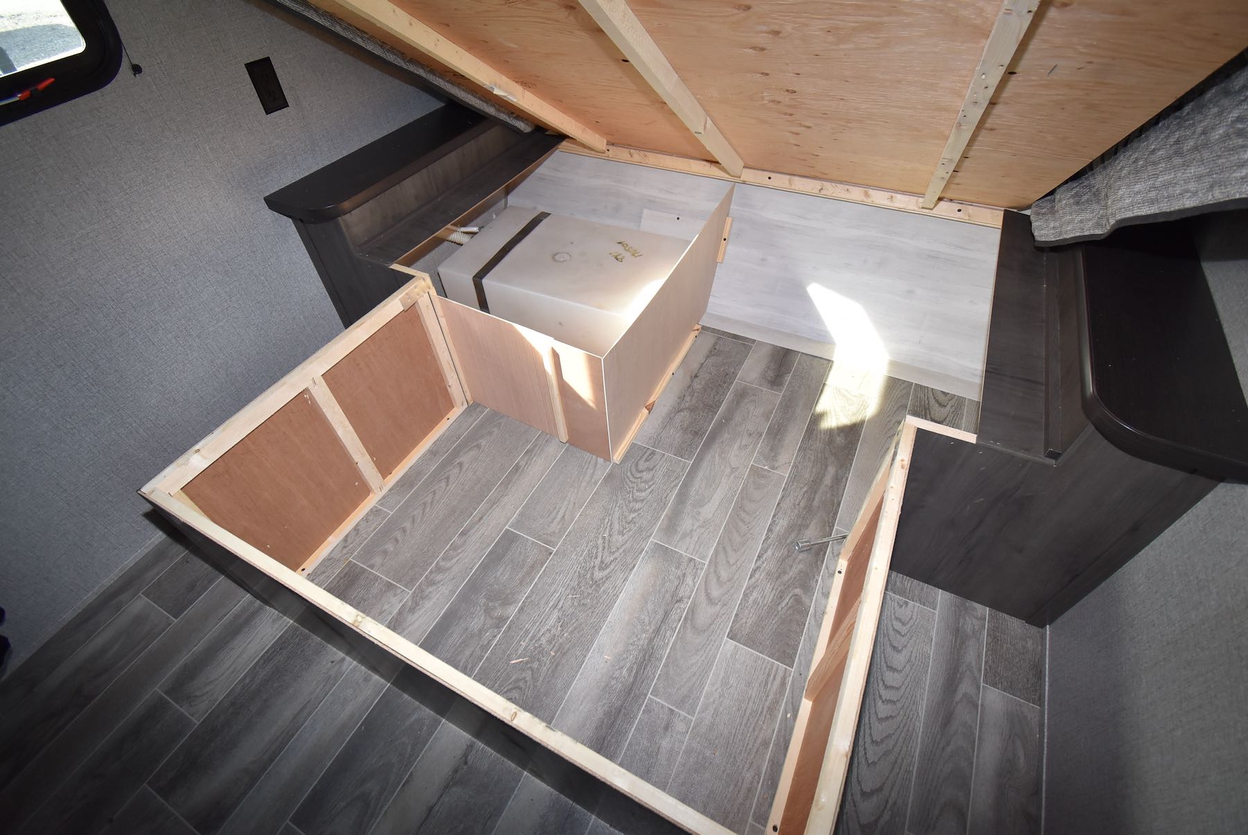 2021-Jayco-Jay-Flight-SLX-7-183RB-21N8550-18