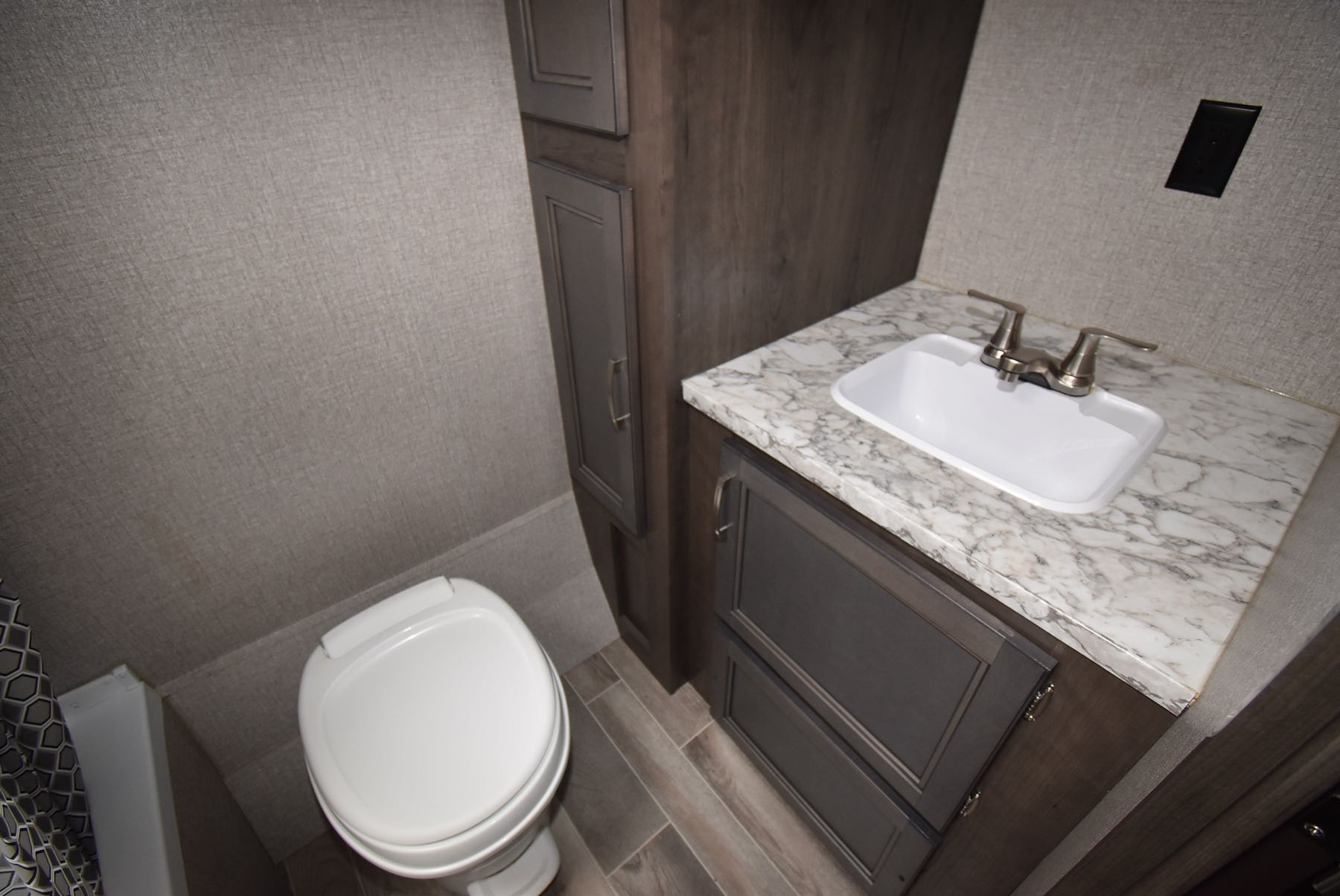 2021-Jayco-Jay-Flight-SLX-7-183RB-21N8550-23