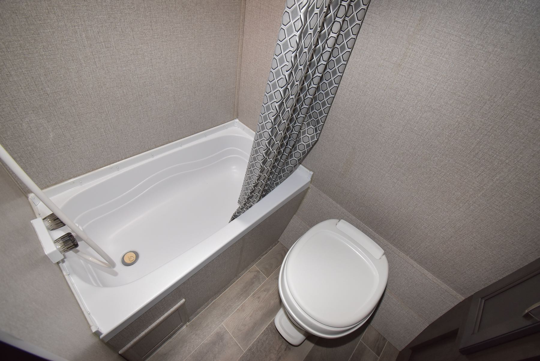 2021-Jayco-Jay-Flight-SLX-7-183RB-21N8550-24