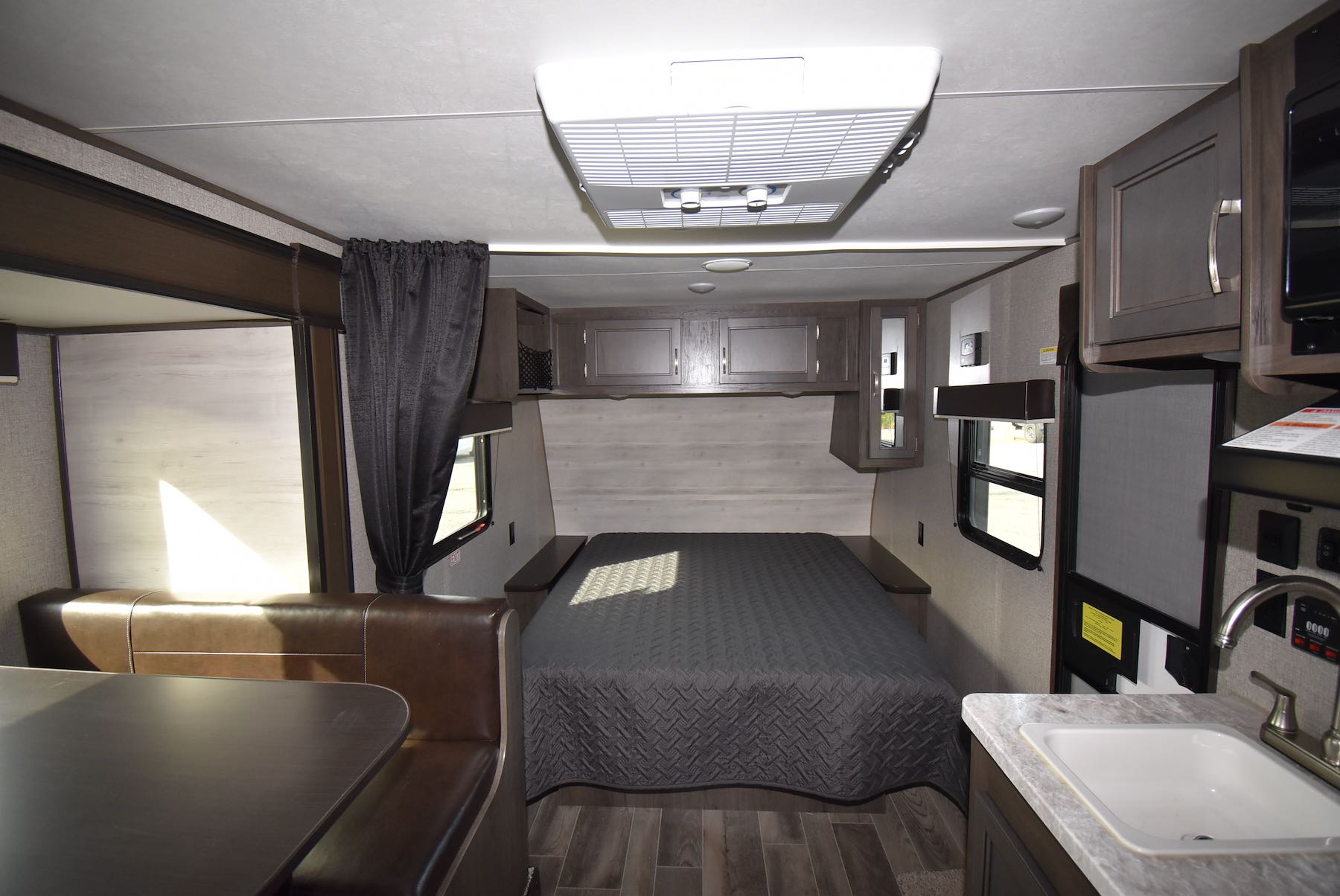 2021-Jayco-Jay-Flight-SLX-7-183RB-21N8550-4