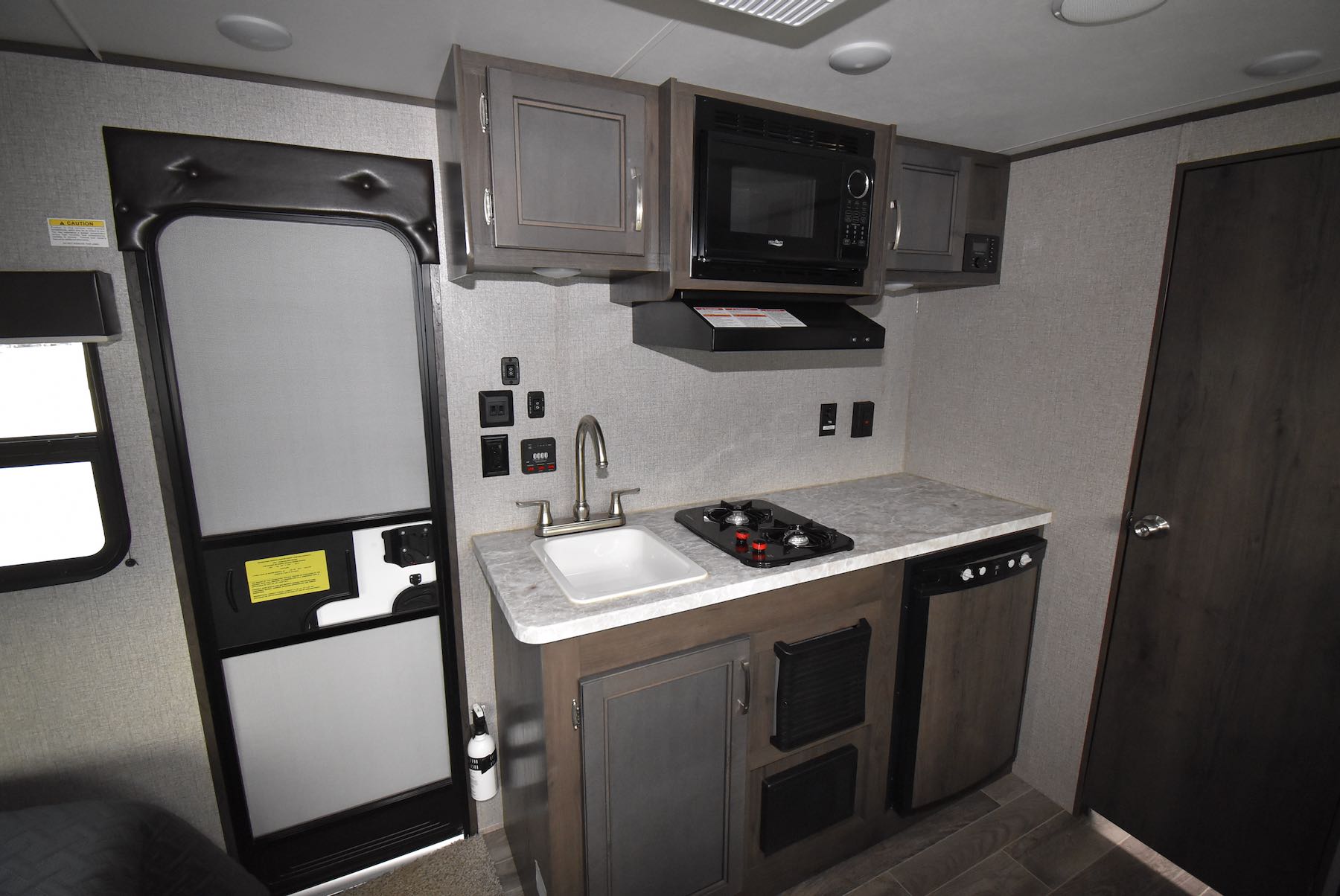 2021-Jayco-Jay-Flight-SLX-7-183RB-21N8550-5