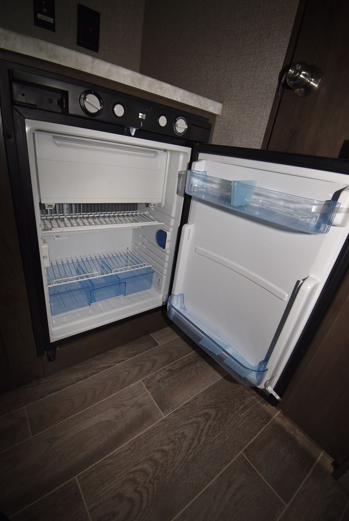 2021-Jayco-Jay-Flight-SLX-7-183RB-21N8550-7