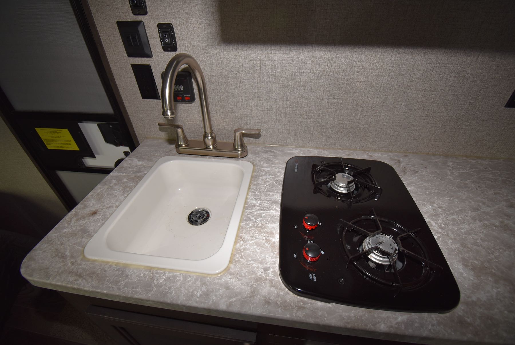 2021-Jayco-Jay-Flight-SLX-7-183RB-21N8550-8